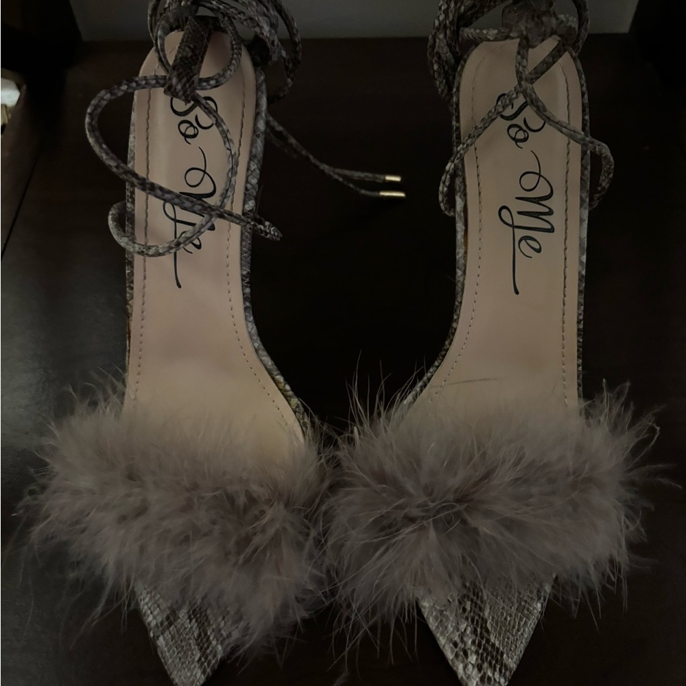 So Me Shoes Women’s Size 7.5 Brown Feathered Snakeskin Lace Up Clear Heels
